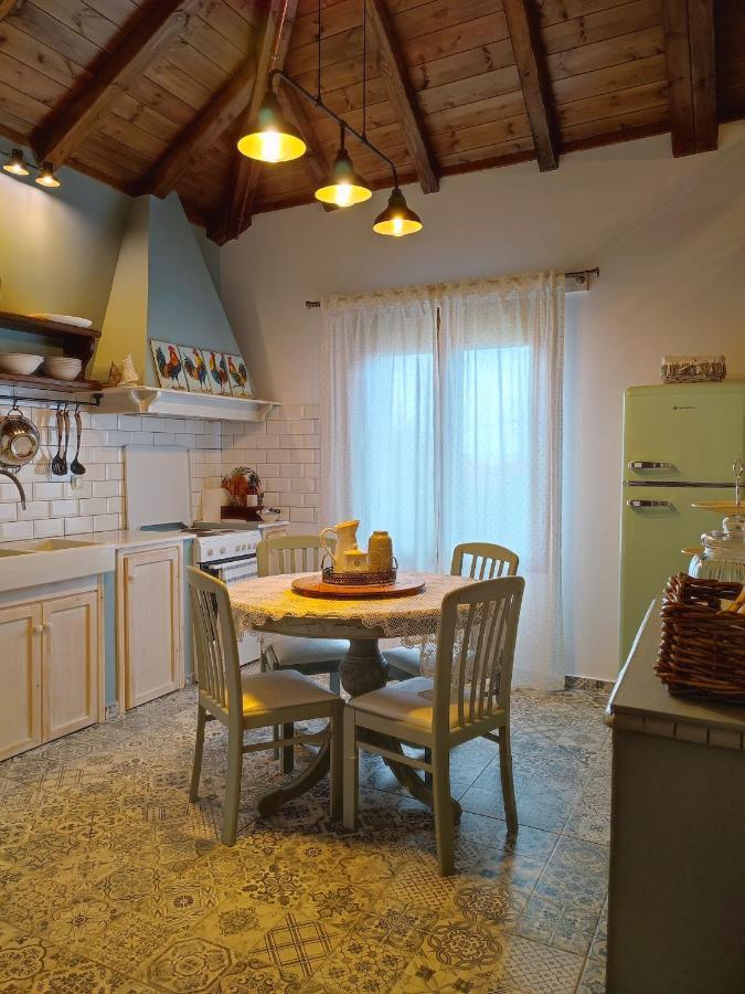 Habezeiko - The Vintage House Villa Afytos Bagian luar foto