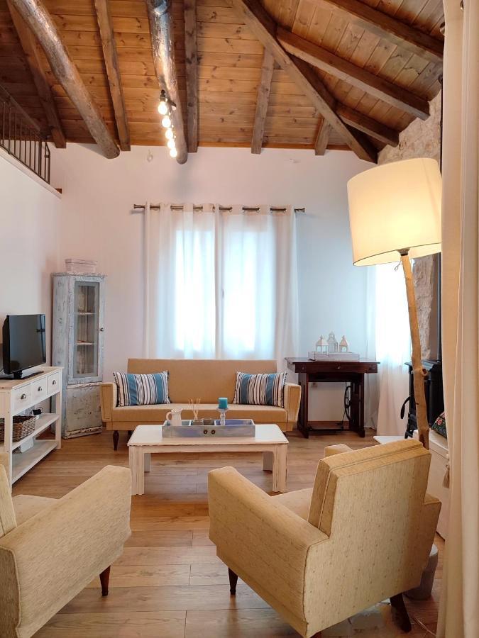 Habezeiko - The Vintage House Villa Afytos Bagian luar foto